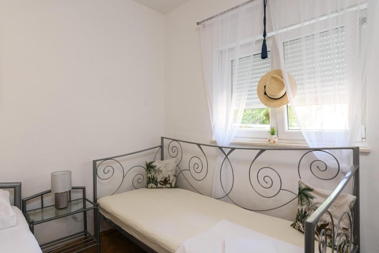 Apartments Mare Trogir Ngoại thất bức ảnh