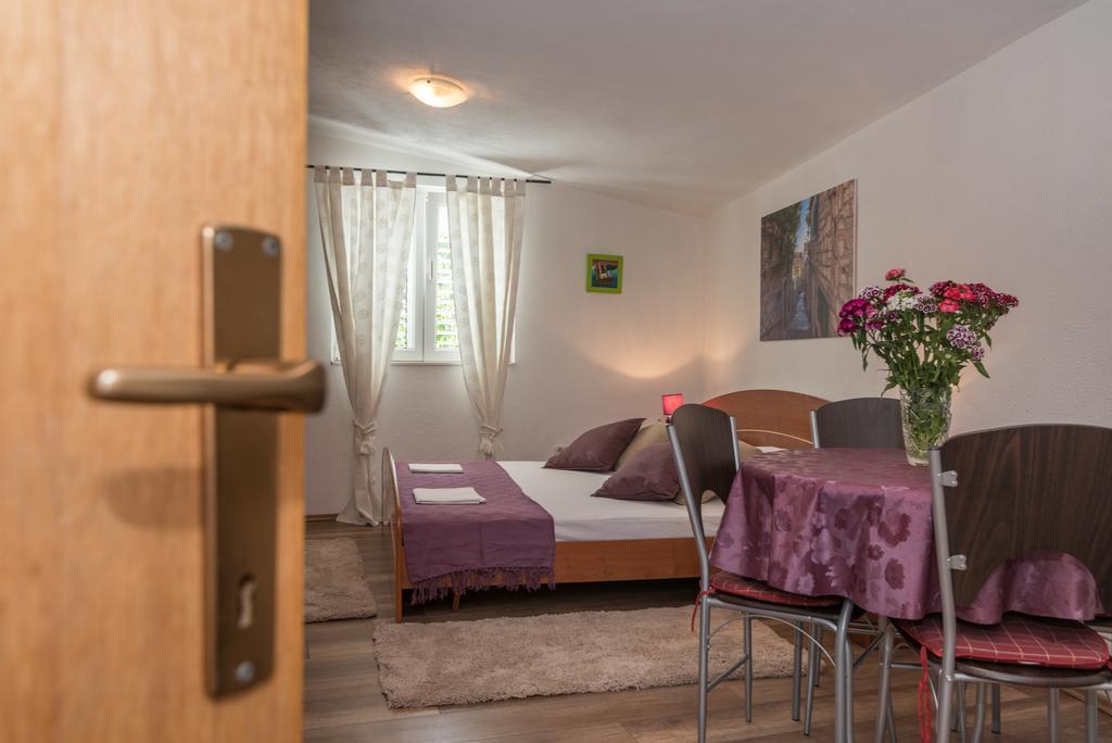 Apartments Mare Trogir Ngoại thất bức ảnh