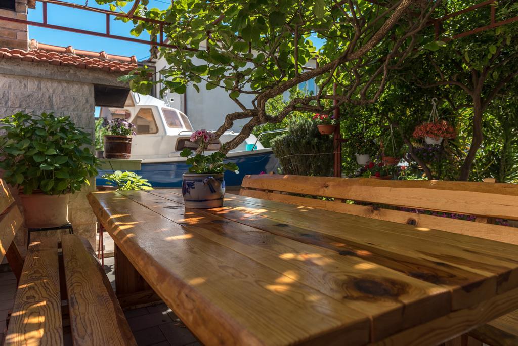 Apartments Mare Trogir Ngoại thất bức ảnh