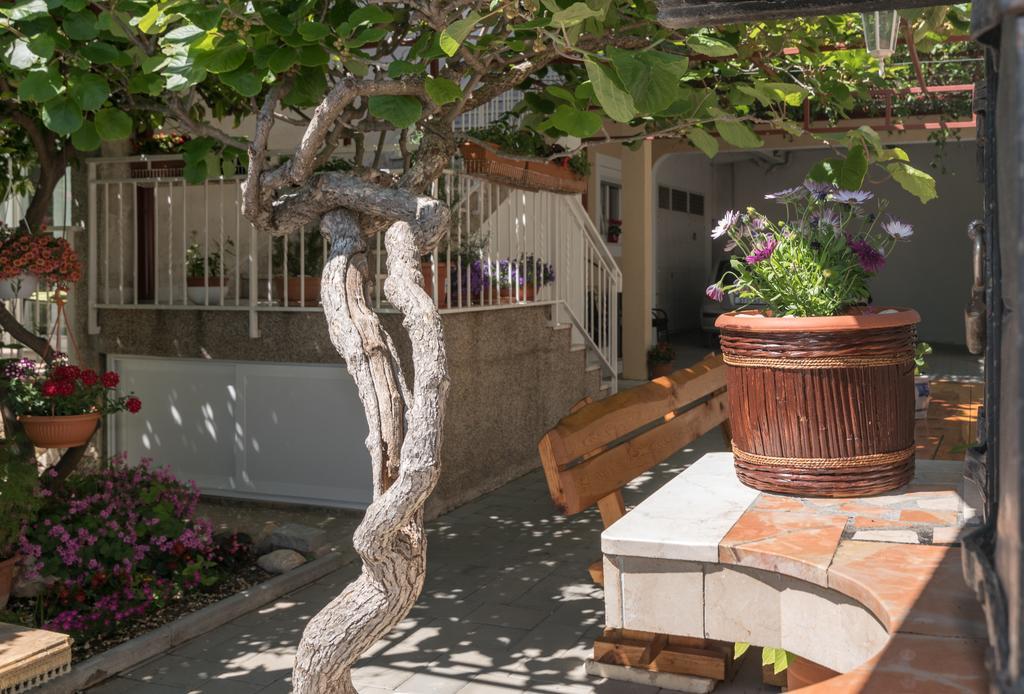 Apartments Mare Trogir Ngoại thất bức ảnh